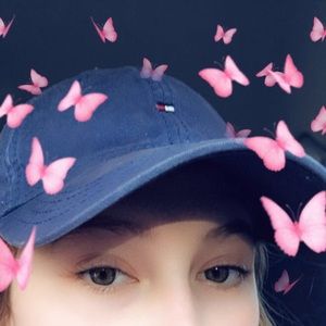 Meet your Posher, Lara